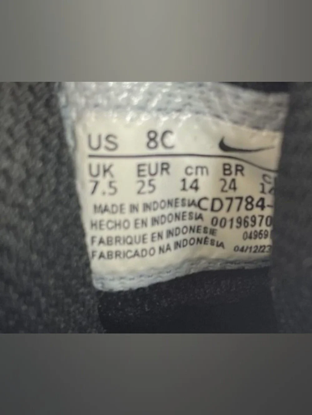 Nike Kids' Court Borough Mid 2 Low-Top Sneakers 8C Like New